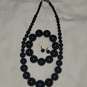 Source Unknown Black Beaded Necklace and Bracelet Set